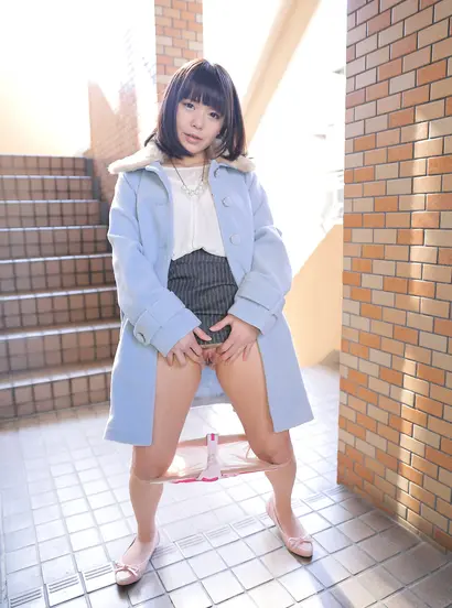 Haruka Miura Flashes Her Trimmed Pussy In Public
